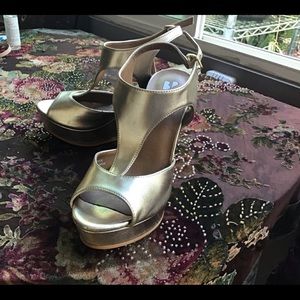 SILVER PLATFORM SHOES.BP sz 6